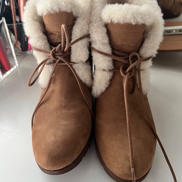 Ugg  Women’s Booties - Picture 1 of 4